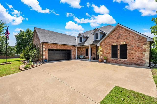 282 NE Road Runner Dr, Fletcher, OK 73541