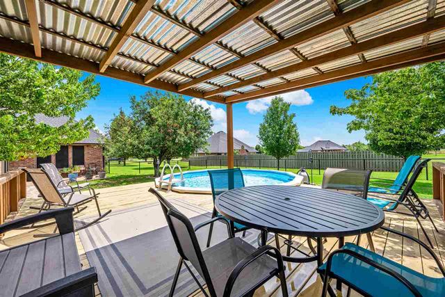 282 NE Road Runner Dr, Fletcher, OK 73541