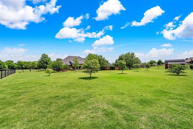 282 NE Road Runner Dr, Fletcher, OK 73541