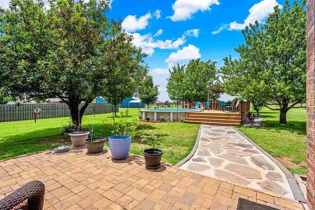 282 NE Road Runner Dr, Fletcher, OK 73541