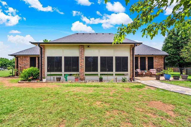 282 NE Road Runner Dr, Fletcher, OK 73541