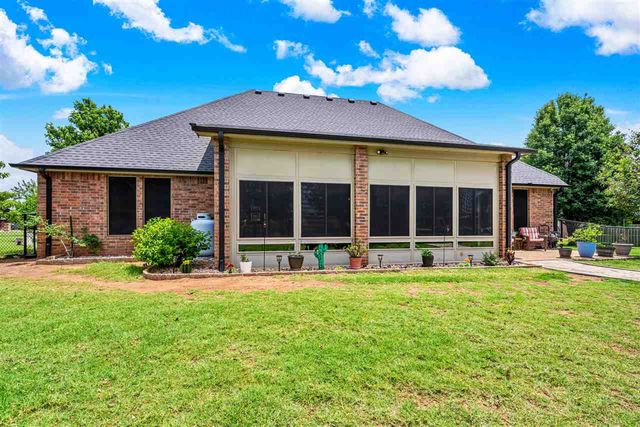 282 NE Road Runner Dr, Fletcher, OK 73541