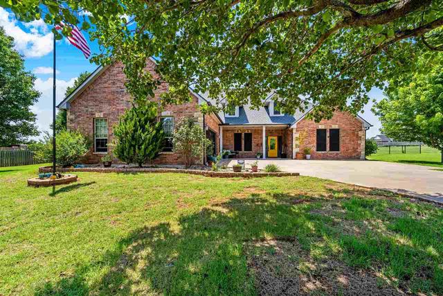 282 NE Road Runner Dr, Fletcher, OK 73541