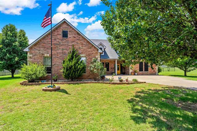 282 NE Road Runner Dr, Fletcher, OK 73541