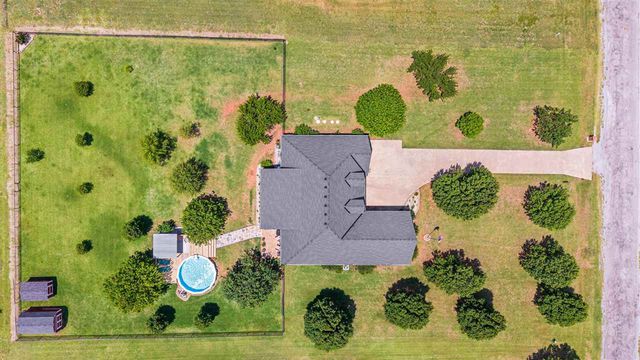 282 NE Road Runner Dr, Fletcher, OK 73541