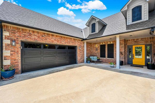 282 NE Road Runner Dr, Fletcher, OK 73541
