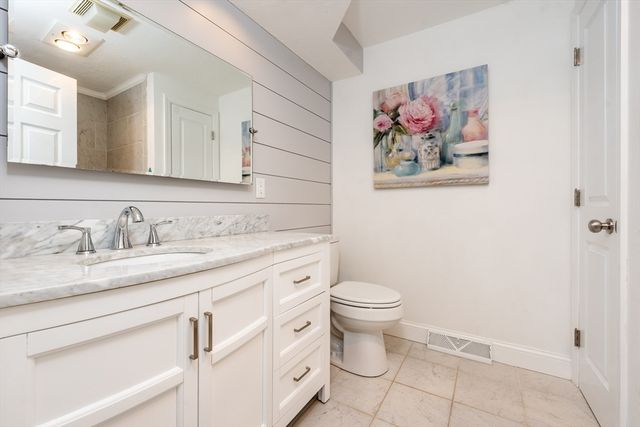 21 Rolling Green Ln 140, Mashpee, MA 02649