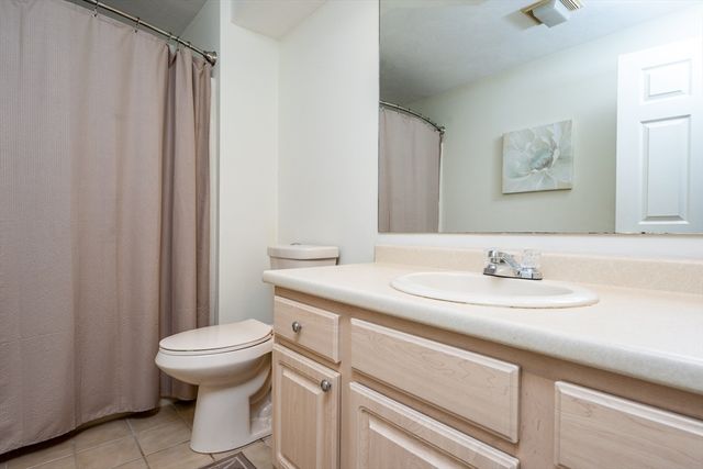 21 Rolling Green Ln 140, Mashpee, MA 02649