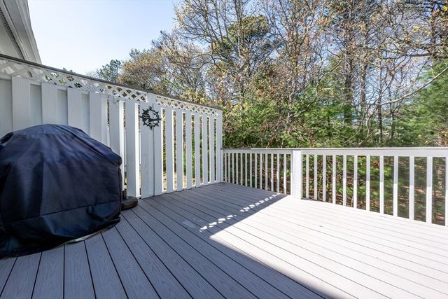 21 Rolling Green Ln 140, Mashpee, MA 02649