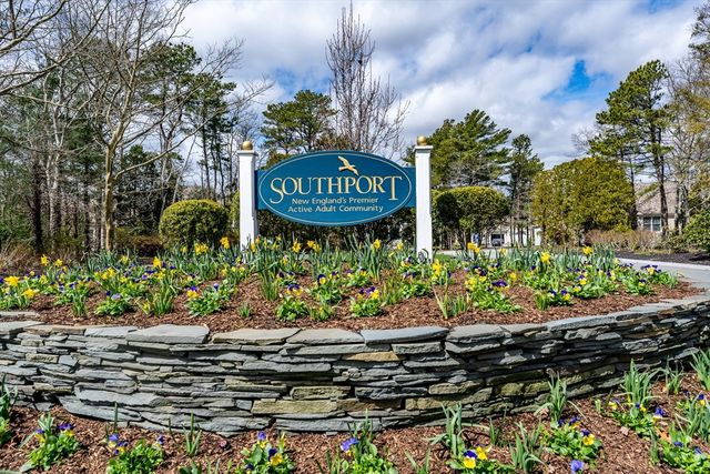 21 Rolling Green Ln 140, Mashpee, MA 02649