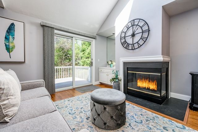 21 Rolling Green Ln 140, Mashpee, MA 02649