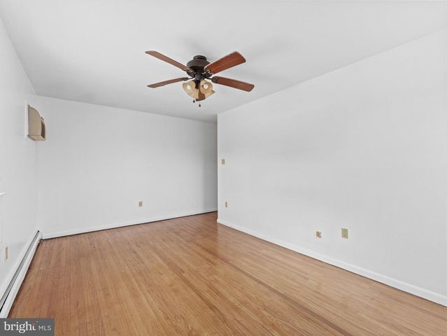 912 BERGEN ST, Philadelphia, PA 19111