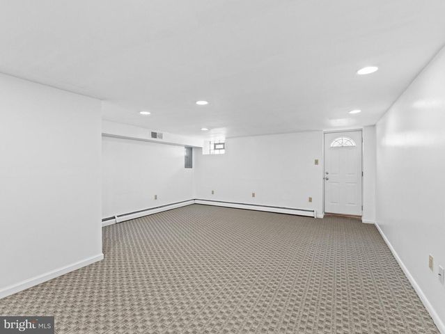 912 BERGEN ST, Philadelphia, PA 19111