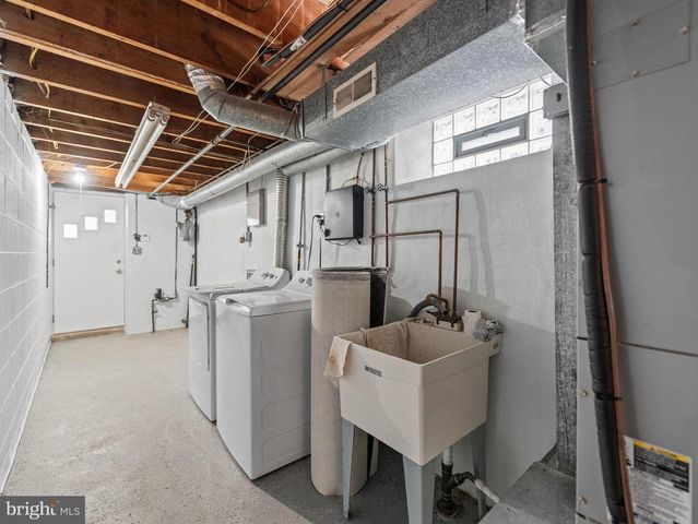 912 BERGEN ST, Philadelphia, PA 19111