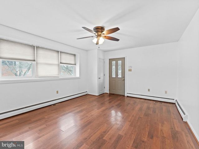 912 BERGEN ST, Philadelphia, PA 19111