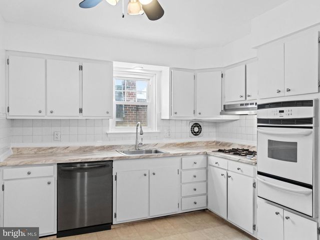 912 BERGEN ST, Philadelphia, PA 19111