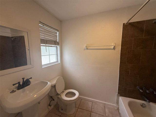 938 Zoe Street 1, Houston, TX 77020