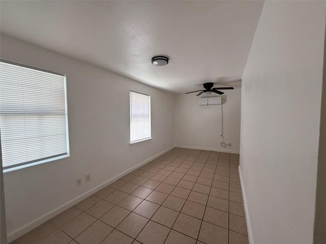 938 Zoe Street 1, Houston, TX 77020