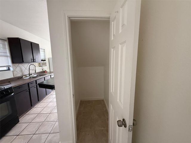938 Zoe Street 1, Houston, TX 77020
