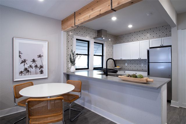 2855 Sharon Street, Dallas, TX 75211
