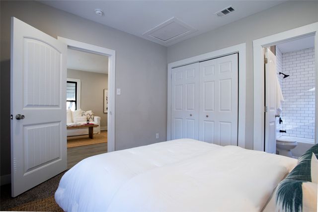 2855 Sharon Street, Dallas, TX 75211
