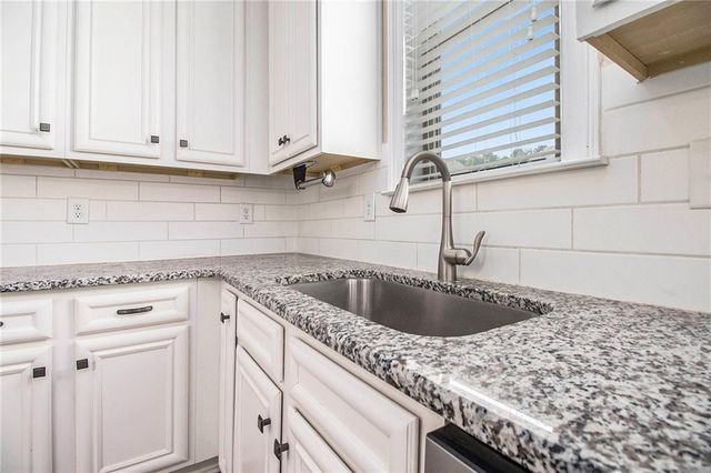 283 Hickory Pointe Drive, Acworth, GA 30101