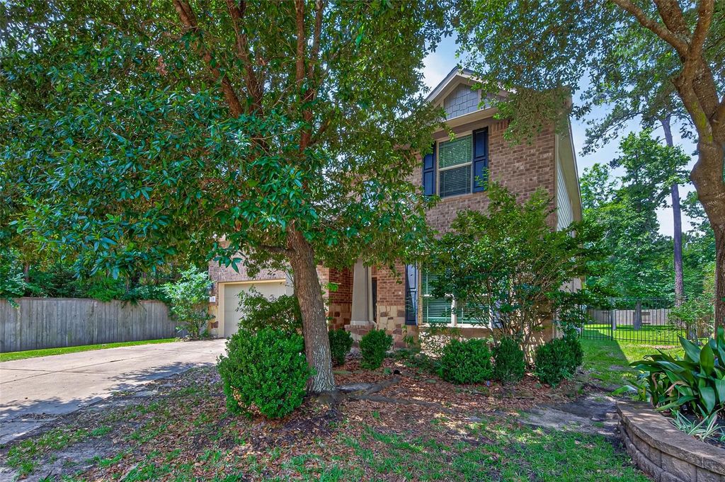 3 Black Swan Court, Magnolia, TX 77354
