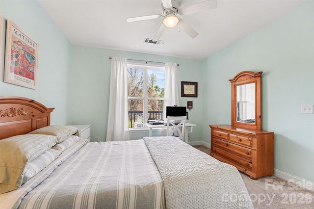 1000 E Woodlawn Road 111, Charlotte, NC 28209