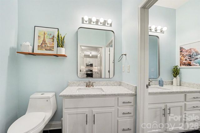 1000 E Woodlawn Road 111, Charlotte, NC 28209