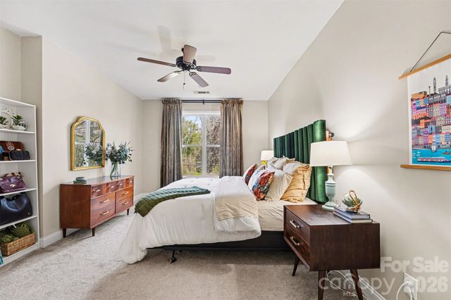 1000 E Woodlawn Road 111, Charlotte, NC 28209