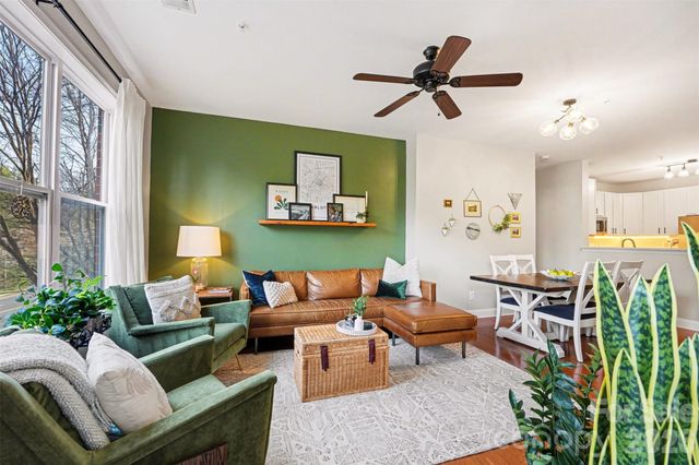 1000 E Woodlawn Road 111, Charlotte, NC 28209