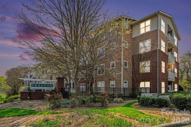 1000 E Woodlawn Road 111, Charlotte, NC 28209