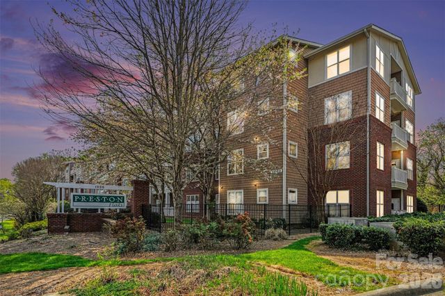 1000 E Woodlawn Road 111, Charlotte, NC 28209