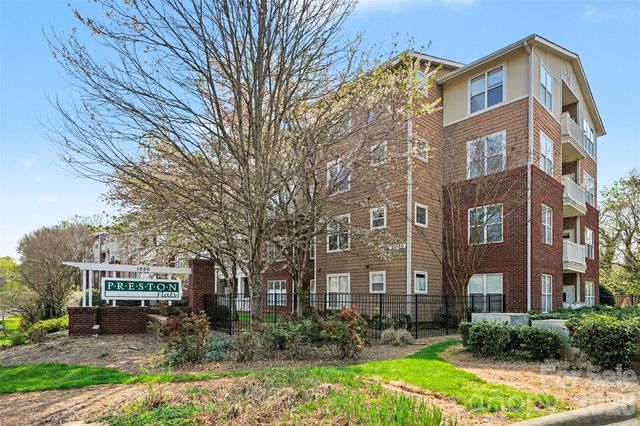 1000 E Woodlawn Road 111, Charlotte, NC 28209