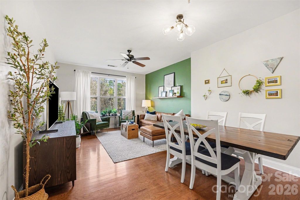 1000 E Woodlawn Road 111, Charlotte, NC 28209