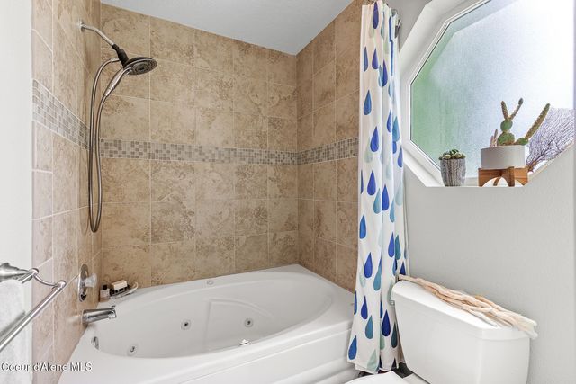 5881 N Isabella DR, Coeur D'alene, ID 83815