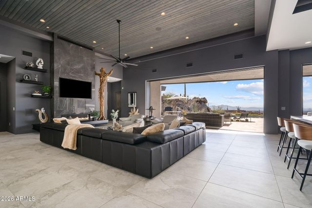 1313 W TORTOLITA MOUNTAIN Circle, Oro Valley, AZ 85755