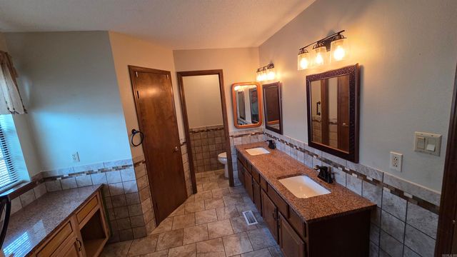 112 Kings Place, Fairfield Bay, AR 72088