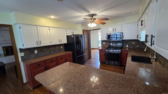 112 Kings Place, Fairfield Bay, AR 72088