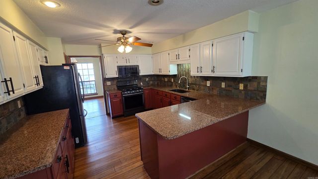 112 Kings Place, Fairfield Bay, AR 72088