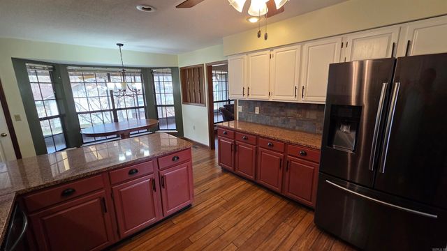 112 Kings Place, Fairfield Bay, AR 72088