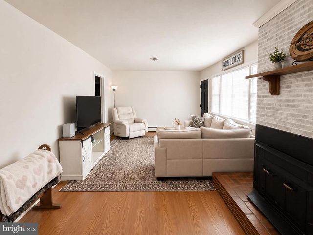 108 MARTIN ST, Bowling Green, VA 22427