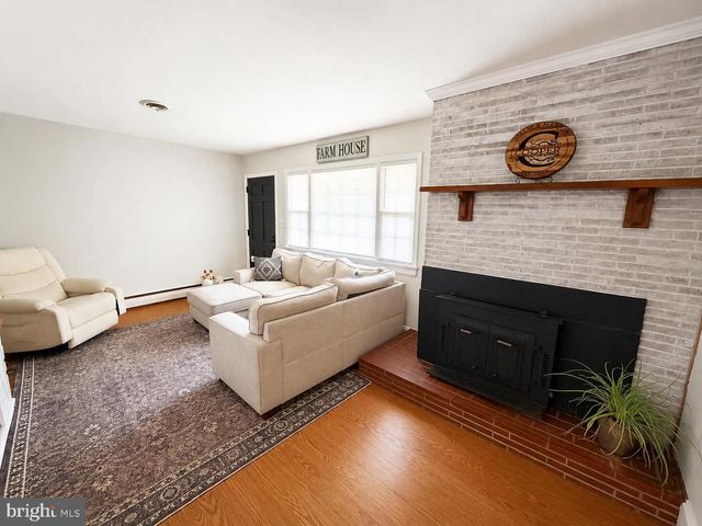 108 MARTIN ST, Bowling Green, VA 22427