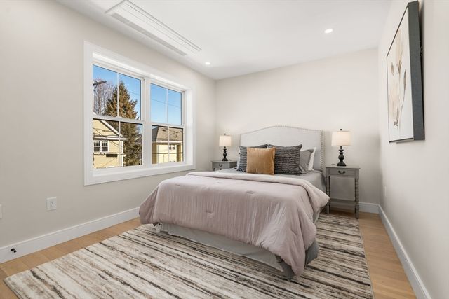 298 Cabot 298, Newton, MA 02460