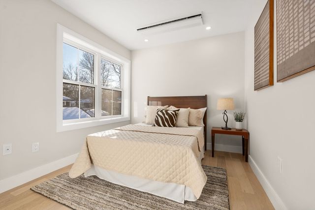 298 Cabot 298, Newton, MA 02460