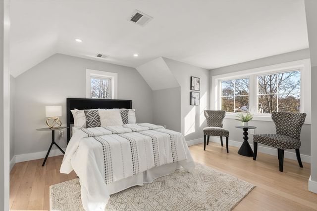 298 Cabot 298, Newton, MA 02460