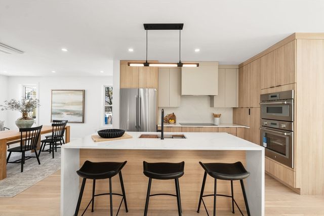 298 Cabot 298, Newton, MA 02460