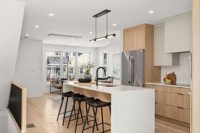 298 Cabot 298, Newton, MA 02460