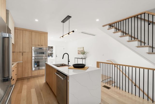 298 Cabot 298, Newton, MA 02460