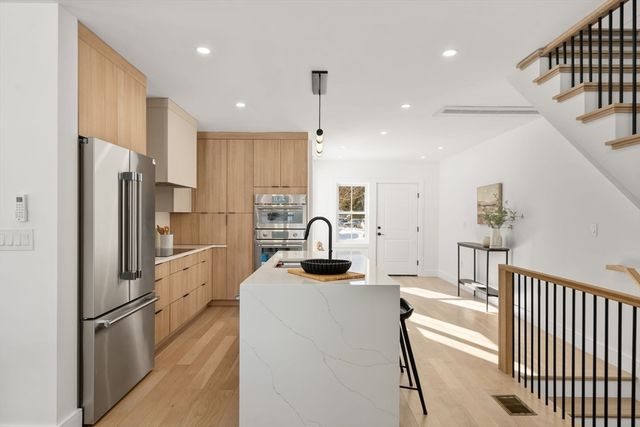 298 Cabot 298, Newton, MA 02460